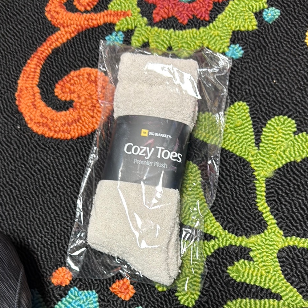 Big Blanket Co Cozy Toes Premier Plush socks